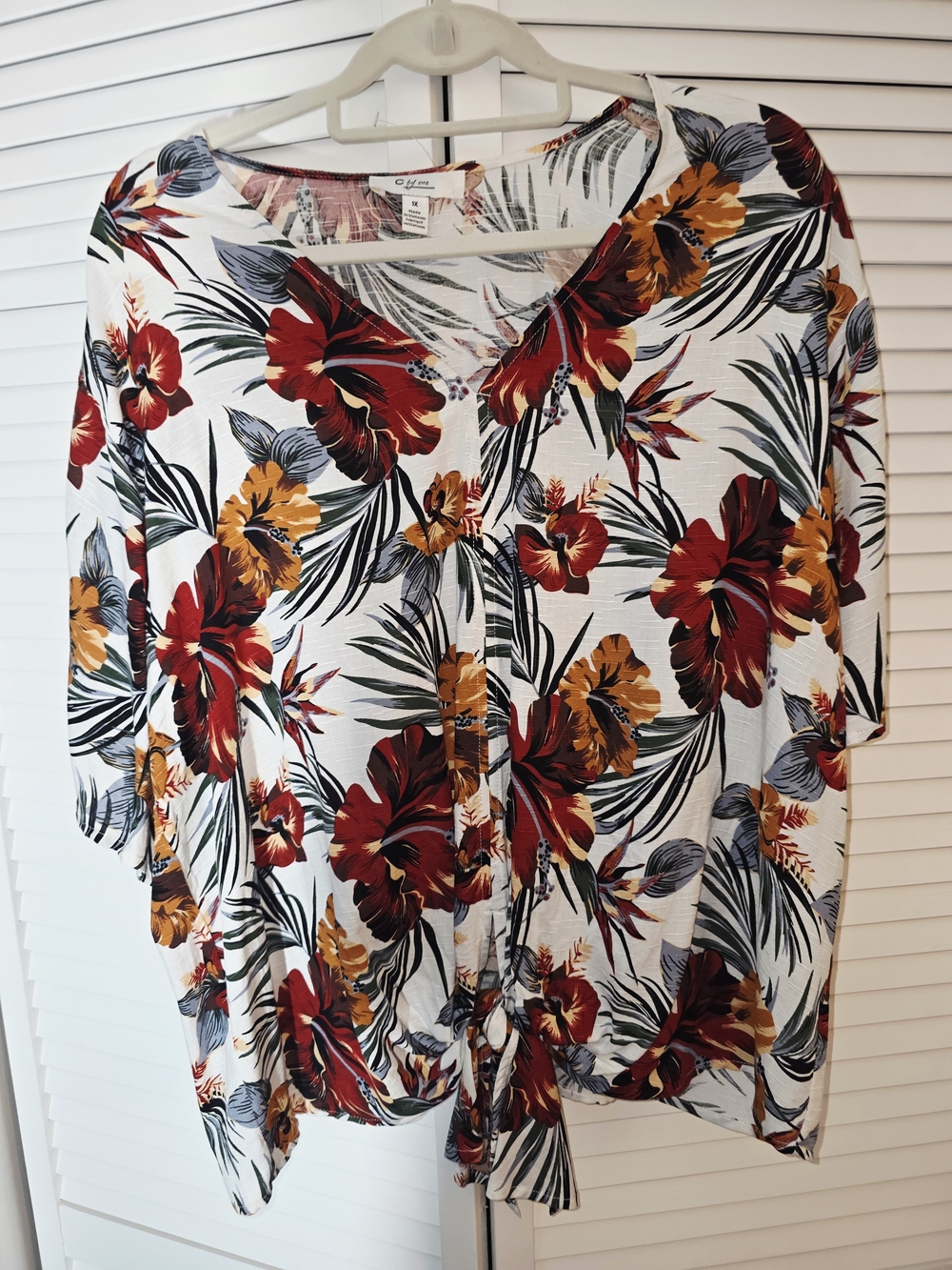 New Women's C By One 1X Hibiscus Floral Tropical Blouse